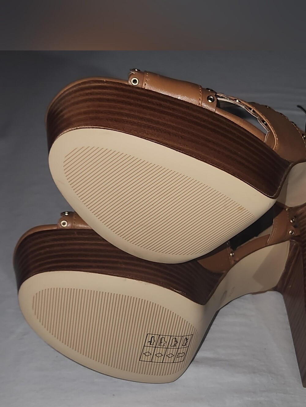 MICHAEL KORS Jessie Studded Tan Brown Leather Sandals Heels Size 8.5 - Picture 11 of 12